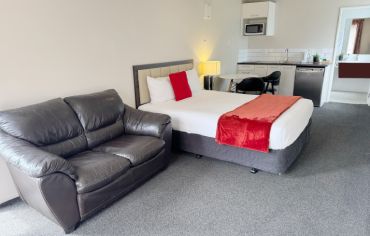 Executive Queen Studio