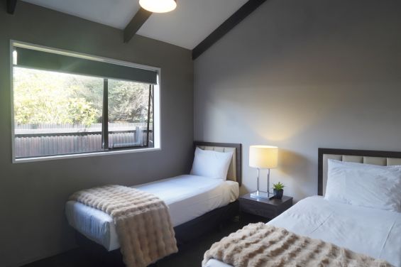 1-Bedroom Family Unit single beds